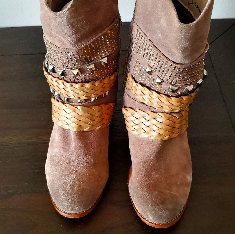 Ramones cowboy boots.
